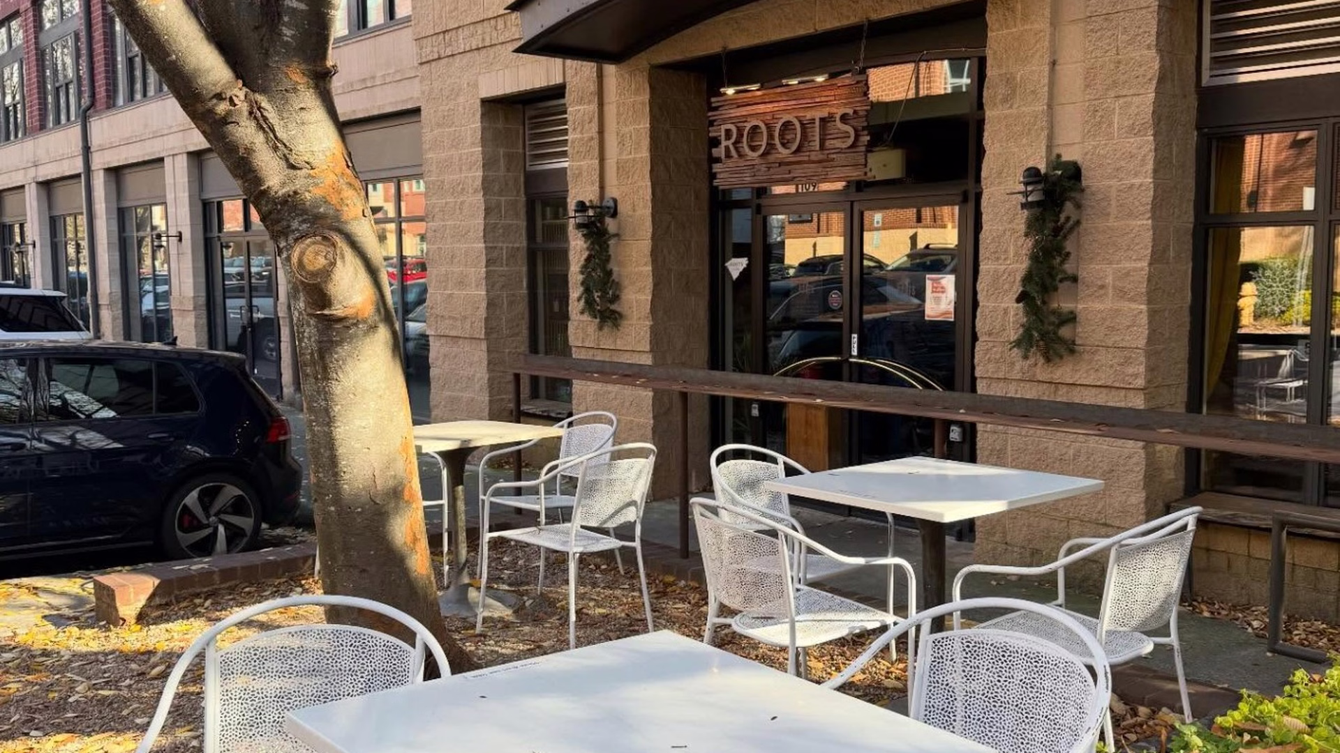 ROOTS Cafe — photo 1