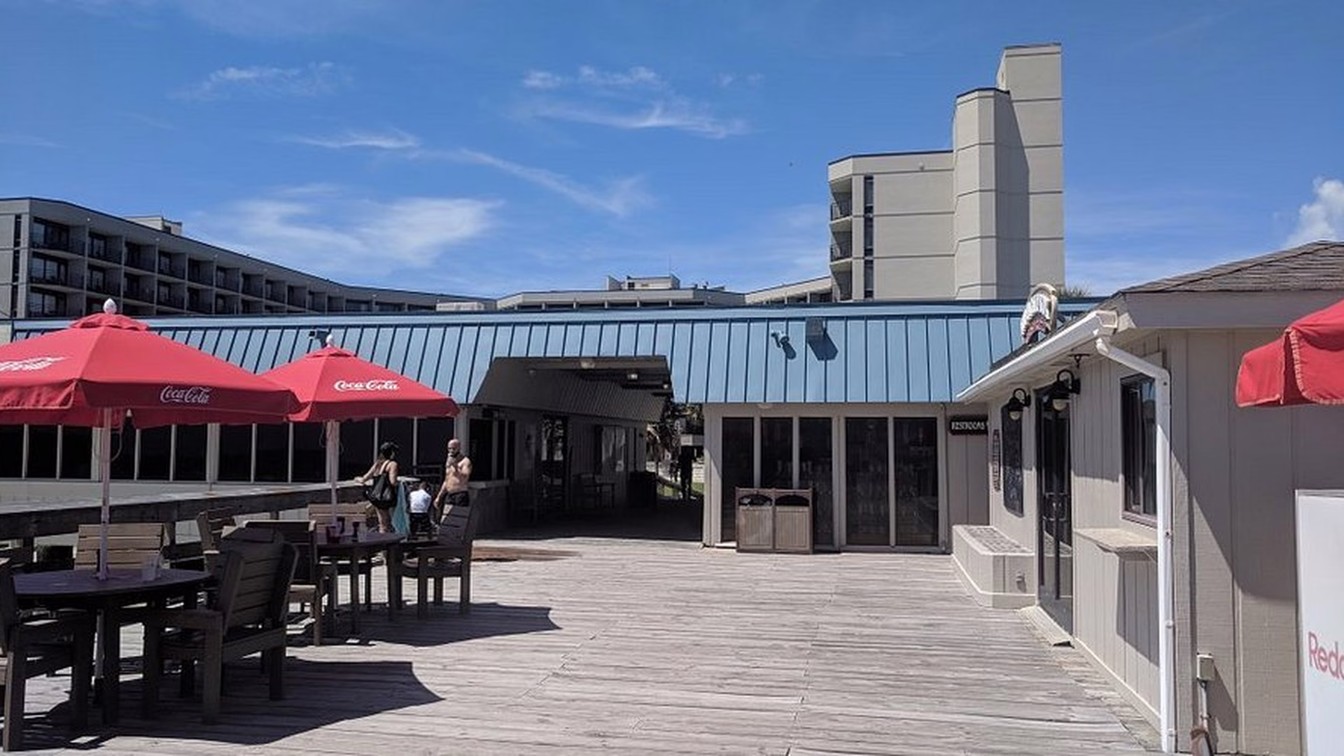 Southern Tide Bar & Grille — photo 1