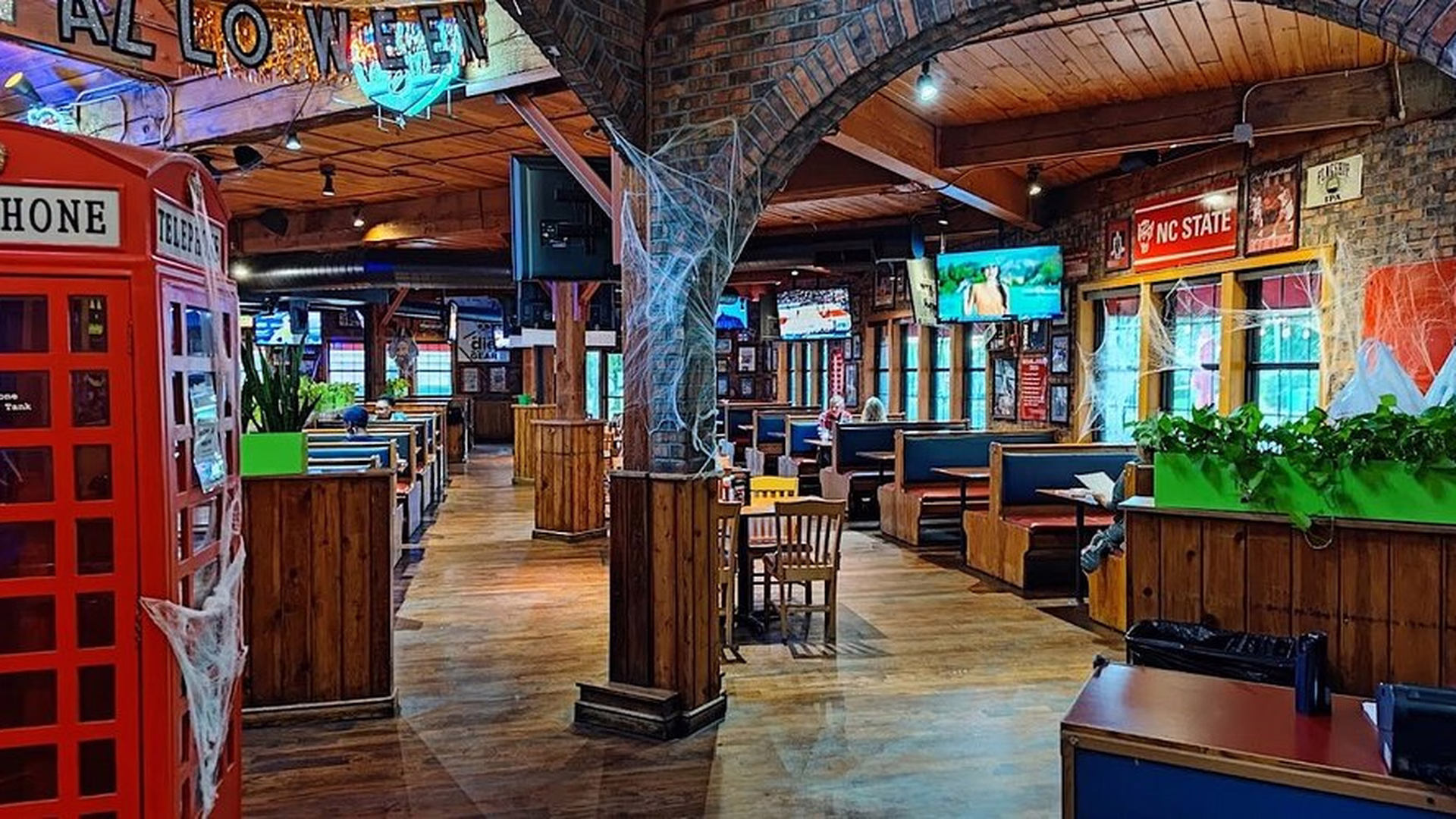 Carolina Ale House (North Raleigh) — photo 1
