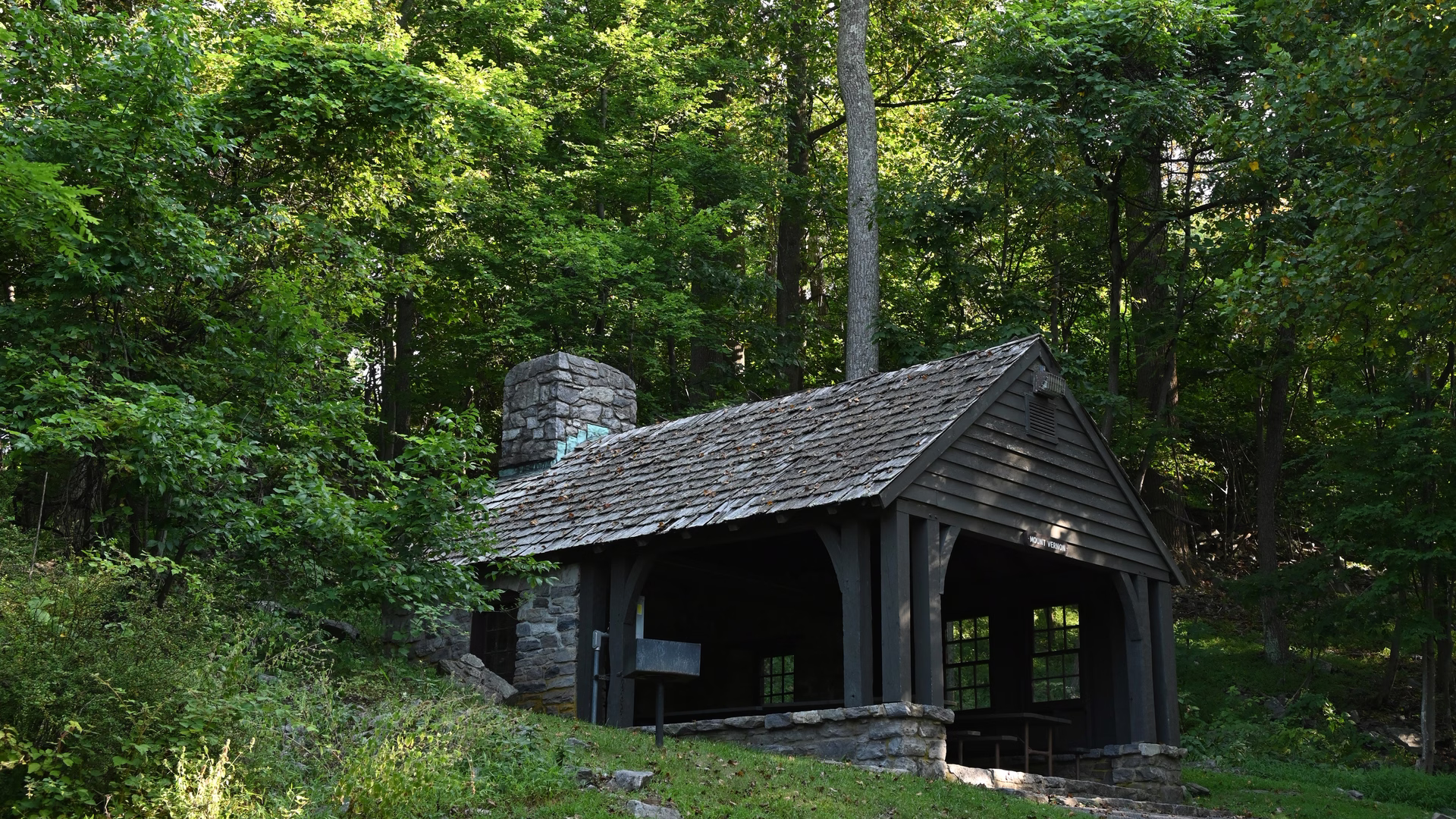 Washington Monument State Park — small cabin close to the parking lot