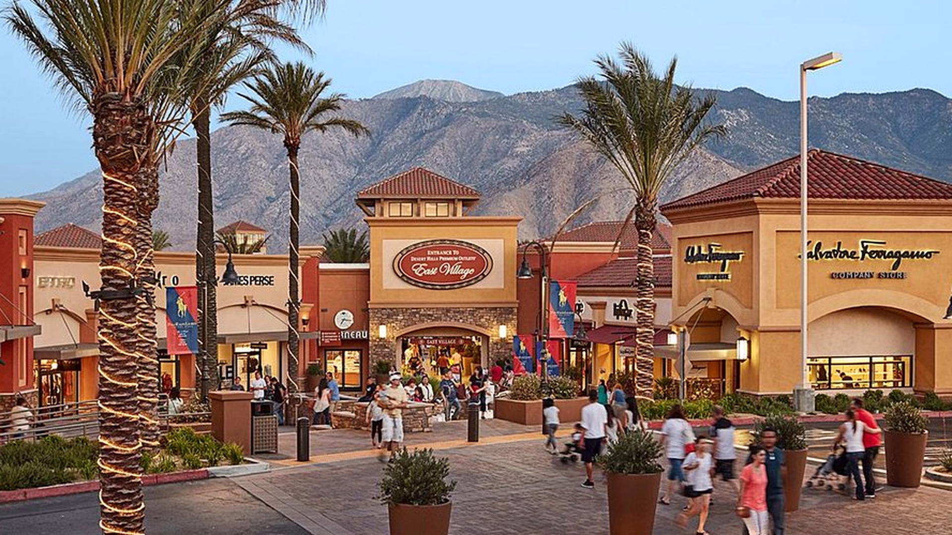 Desert Hills Premium Outlets — photo 2
