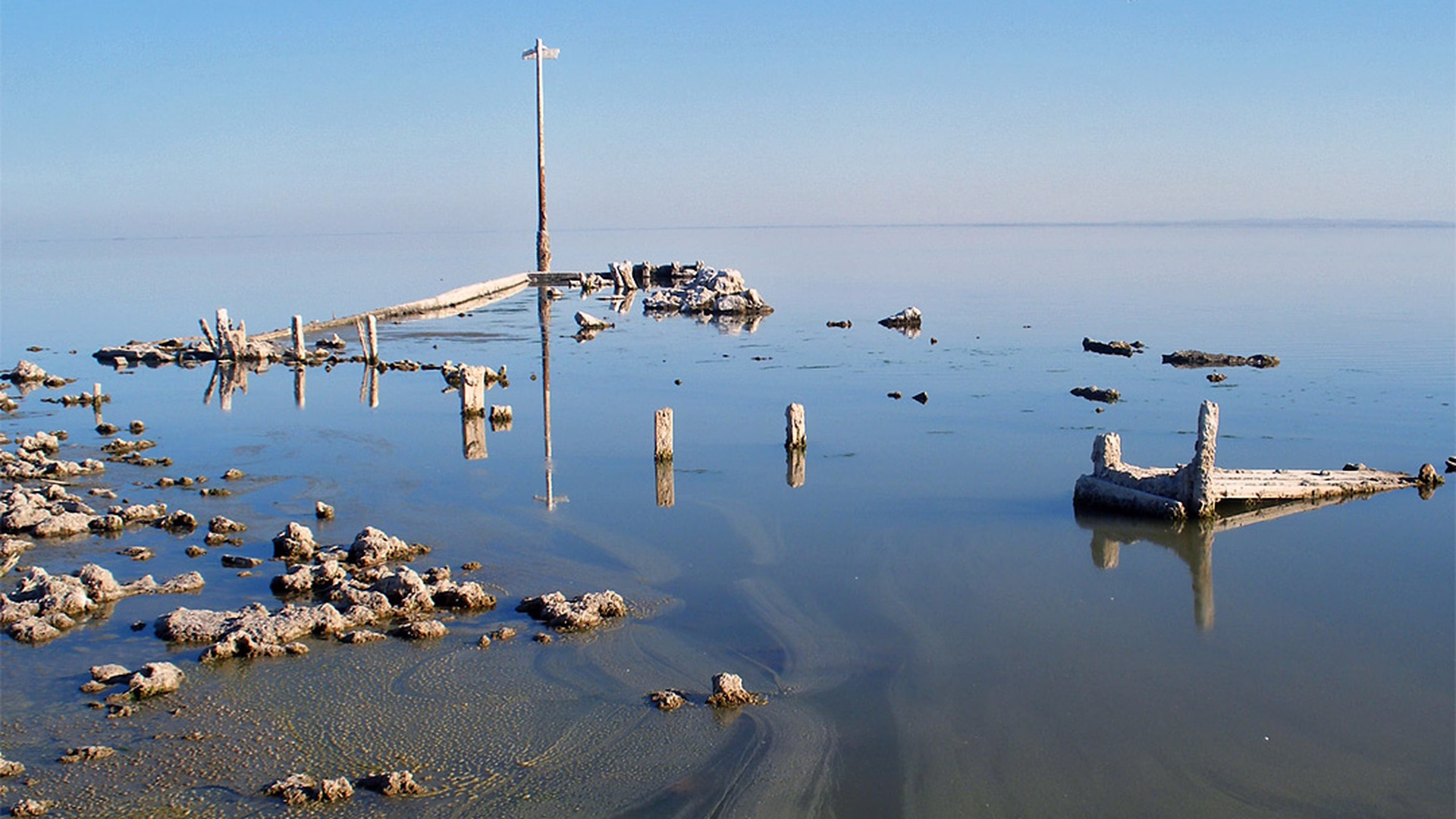 Bombay Beach — photo 1