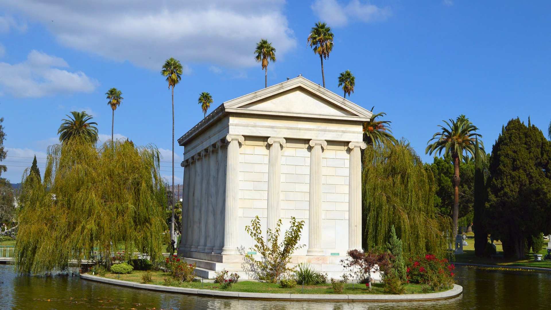 Hollywood Forever Cemetery — photo 1