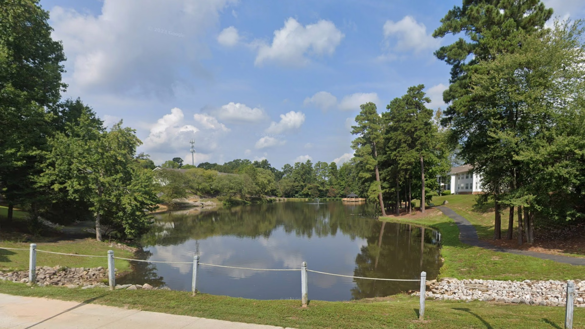 The Pond at Caveness Farms Apartments — photo 2