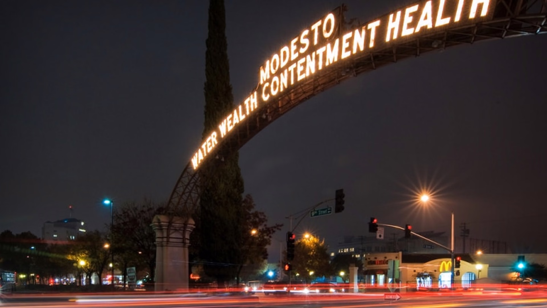 Modesto Arch — photo 1