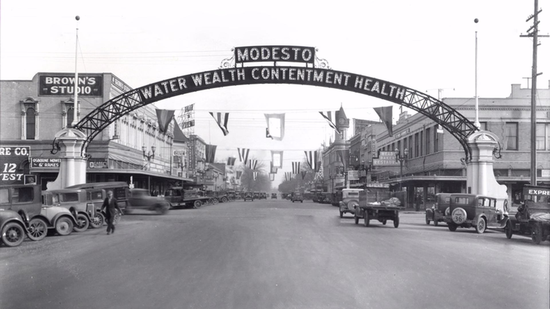 Modesto Arch — photo 2