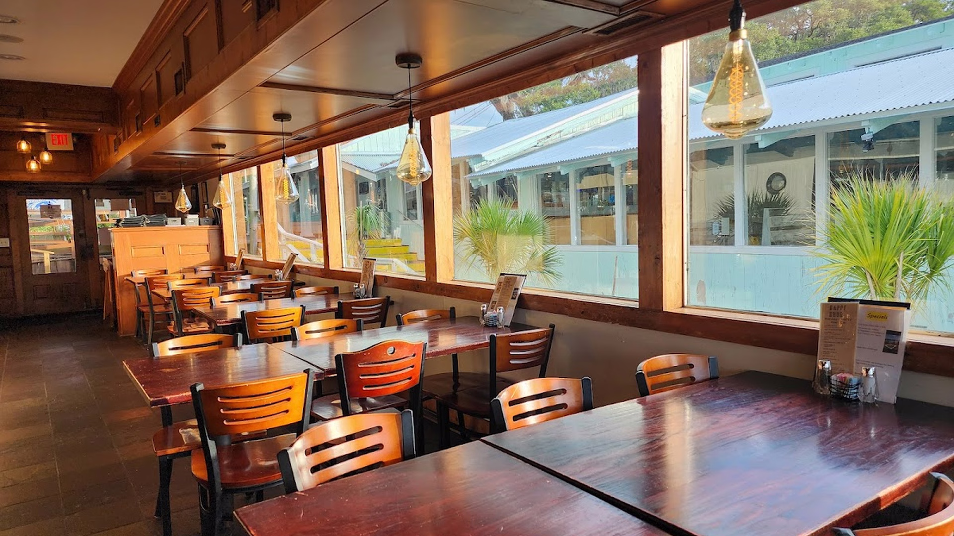 Seabrisa's Waterfront Seafood Restaurant Little River — photo 1