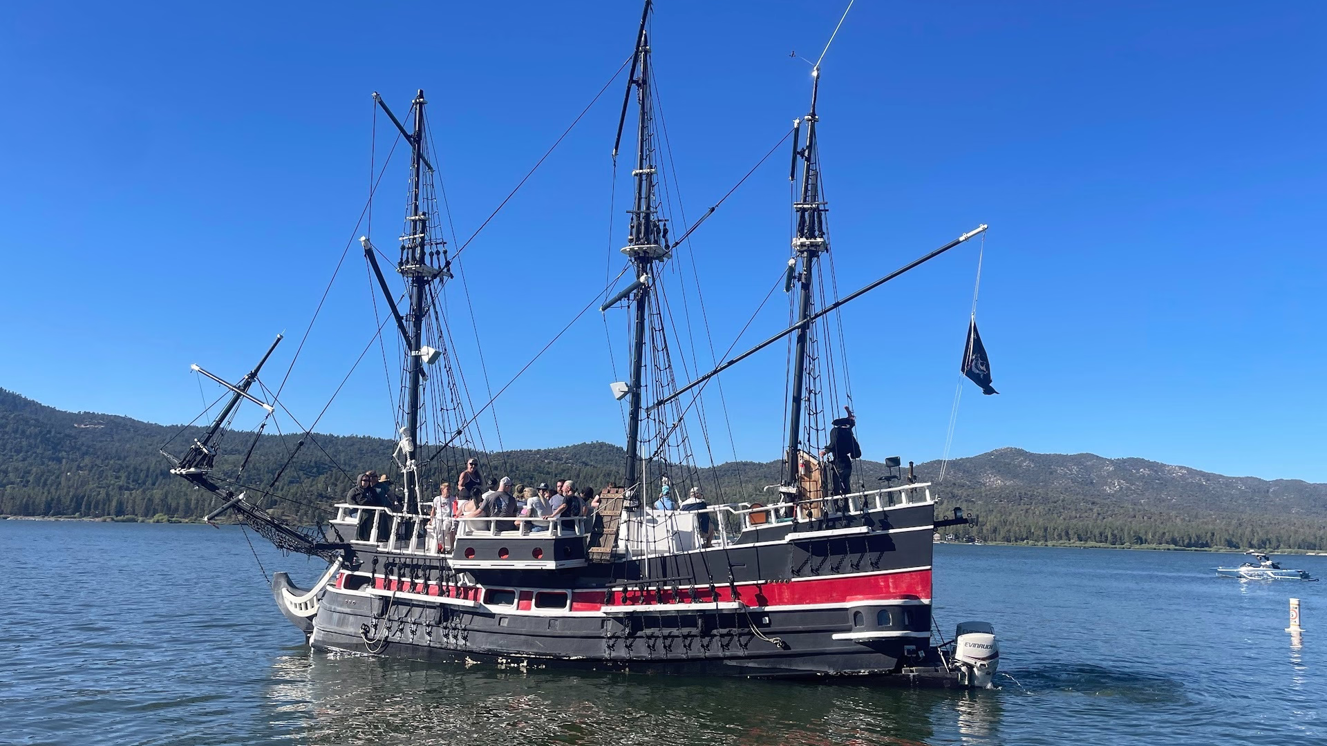 Big Bear Pirate Ship — photo 2