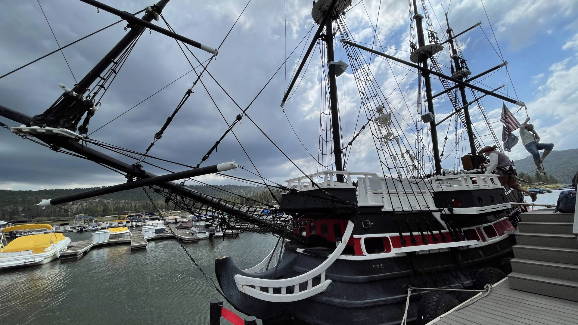 Big Bear Pirate Ship — photo 1