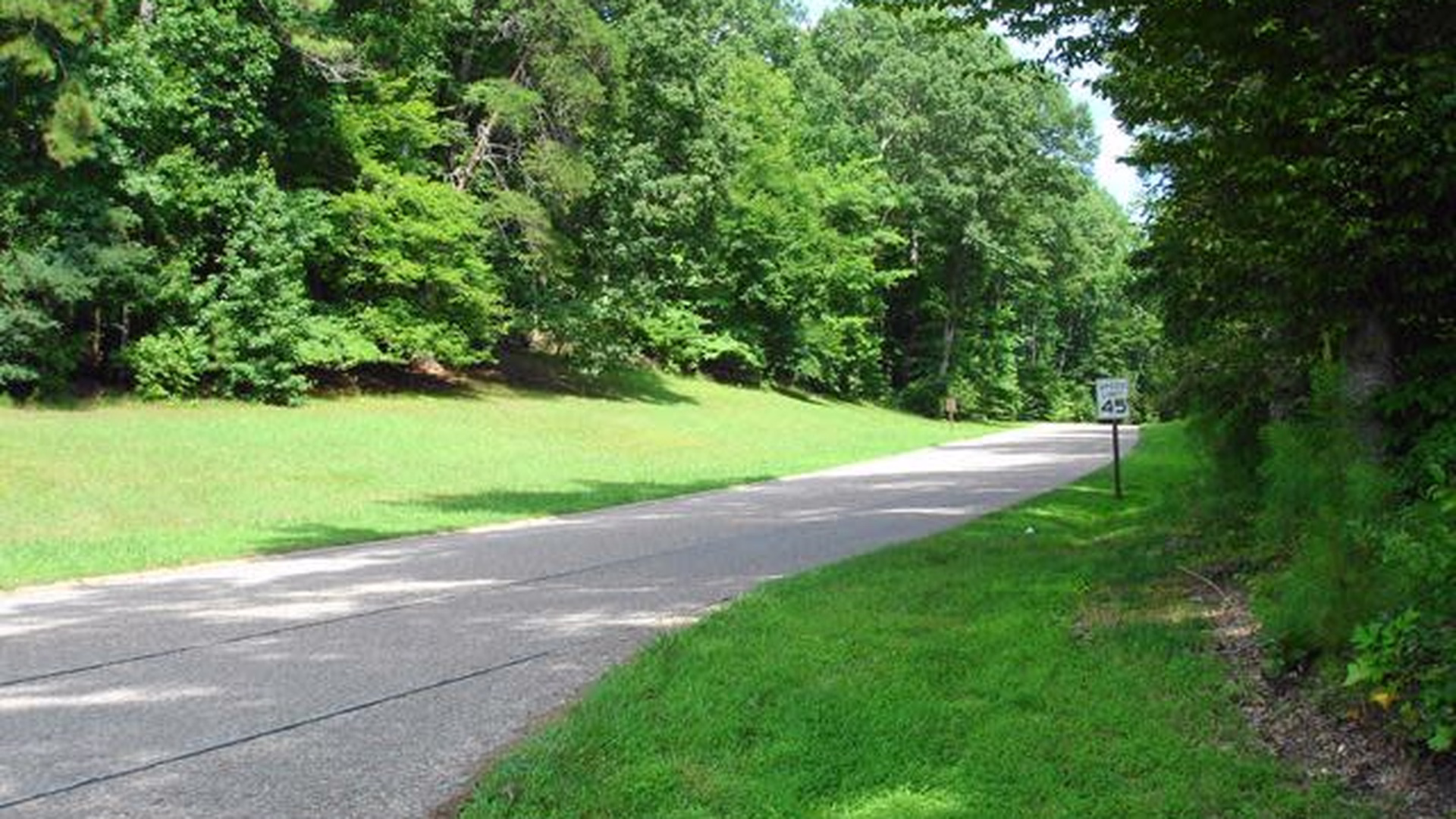 Colonial Parkway — photo 1