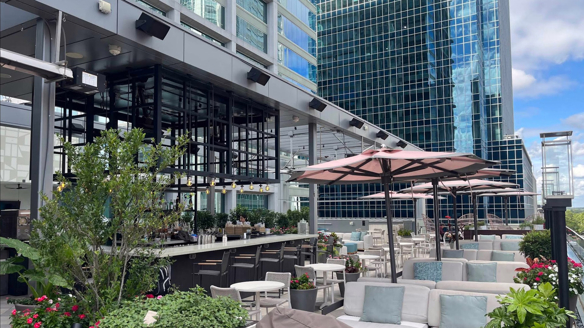 Aura Rooftop — photo 2