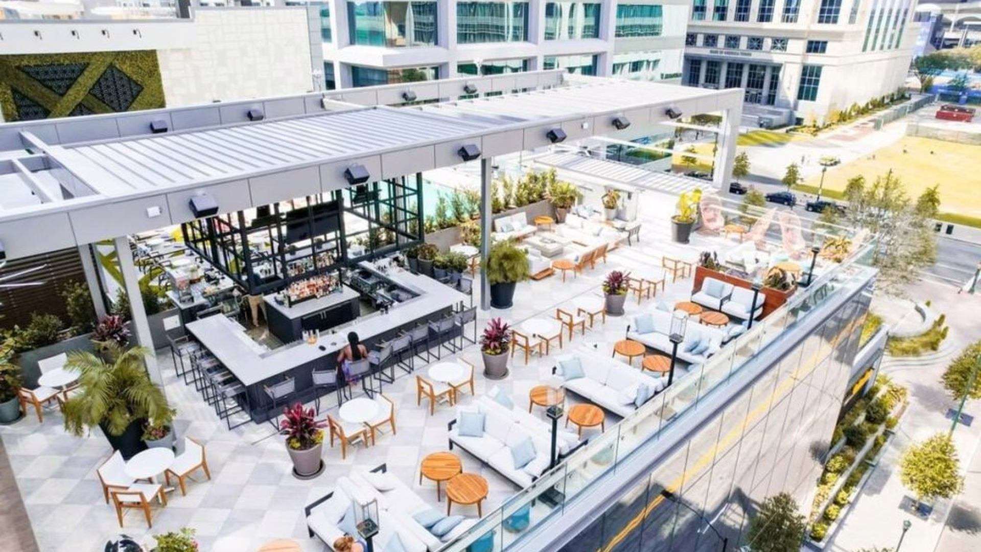 Aura Rooftop — photo 1