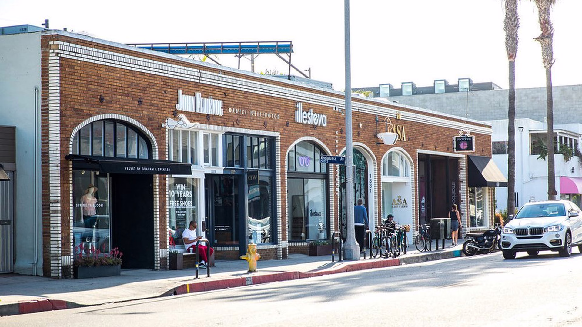 Abbot Kinney Boulevard — photo 2