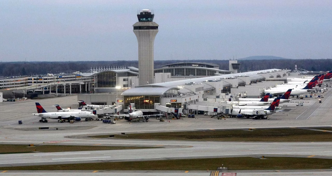 Detroit Metropolitan Wayne County Airport (DTW)