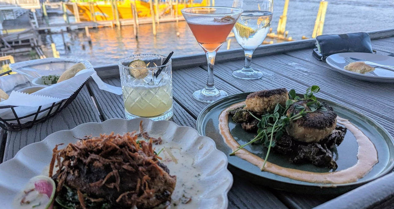 Makos Marina Bar & Grill