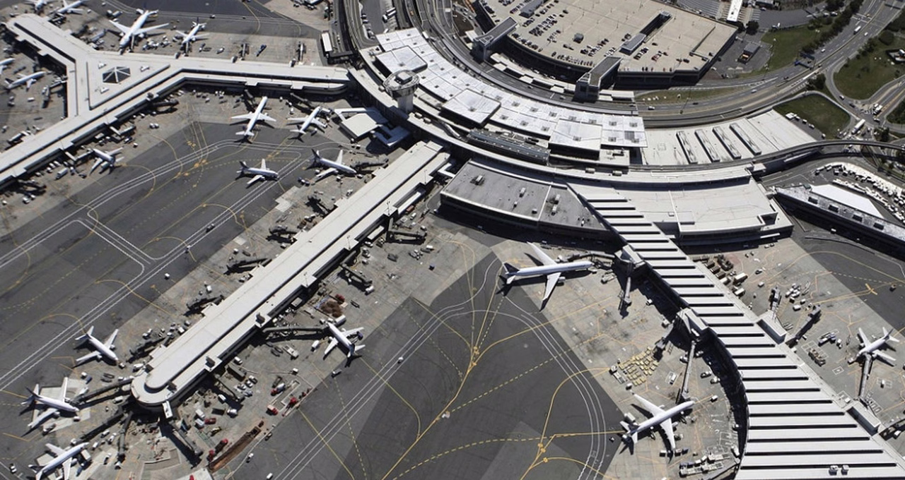Newark Liberty International Airport (EWR)