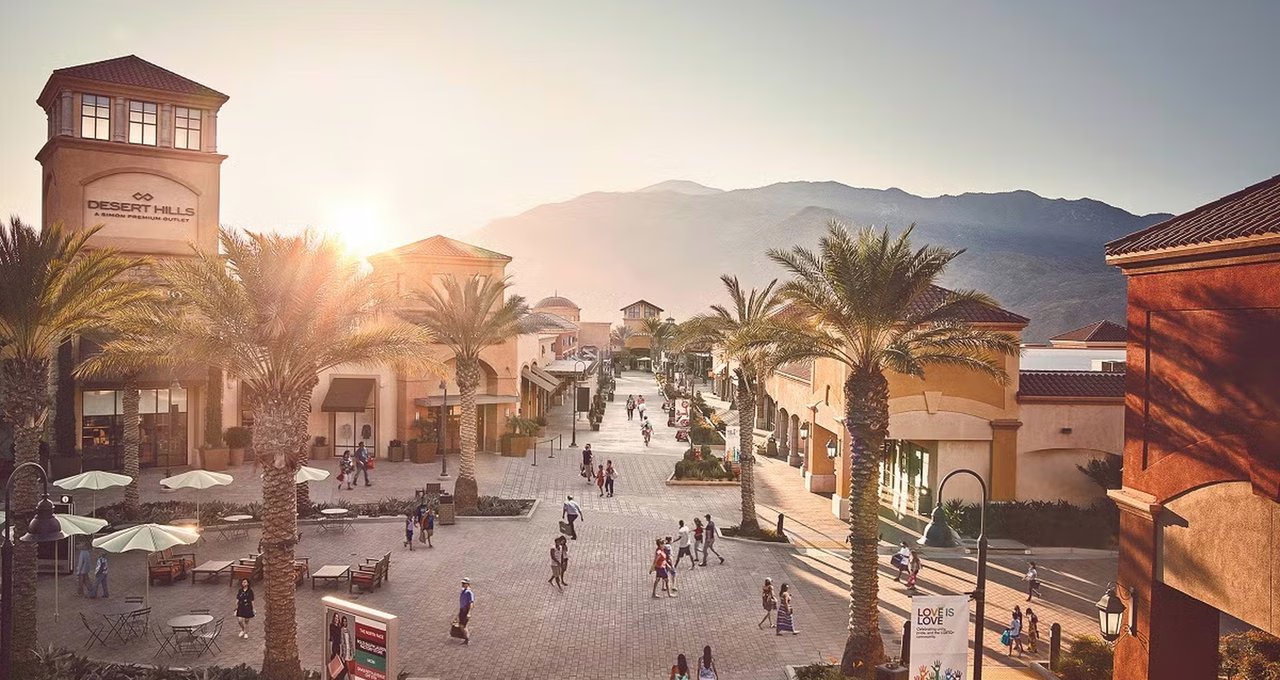 Desert Hills Premium Outlets