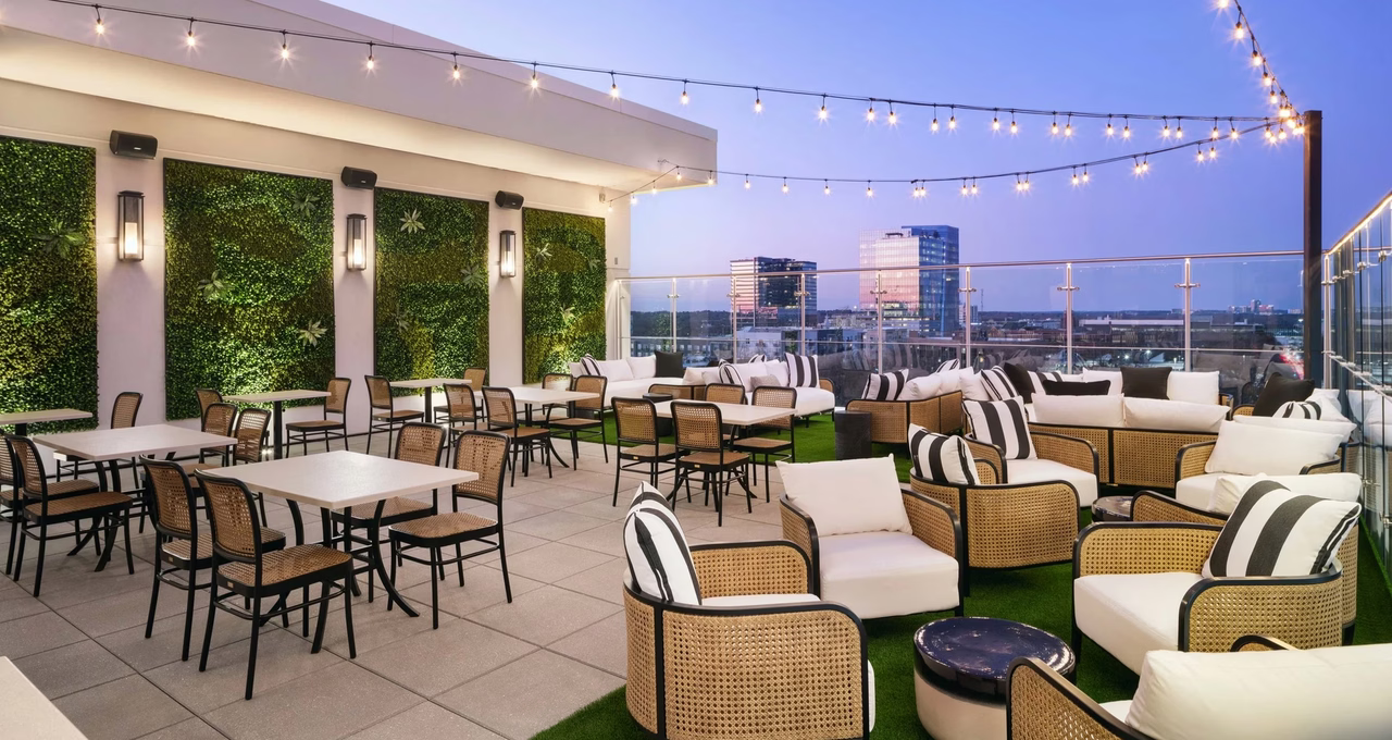 Urban Oak Rooftop Bar & Lounge