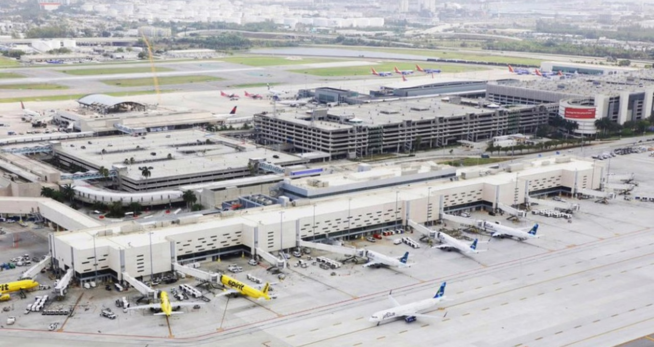Fort Lauderdale-Hollywood International Airport (FLL)