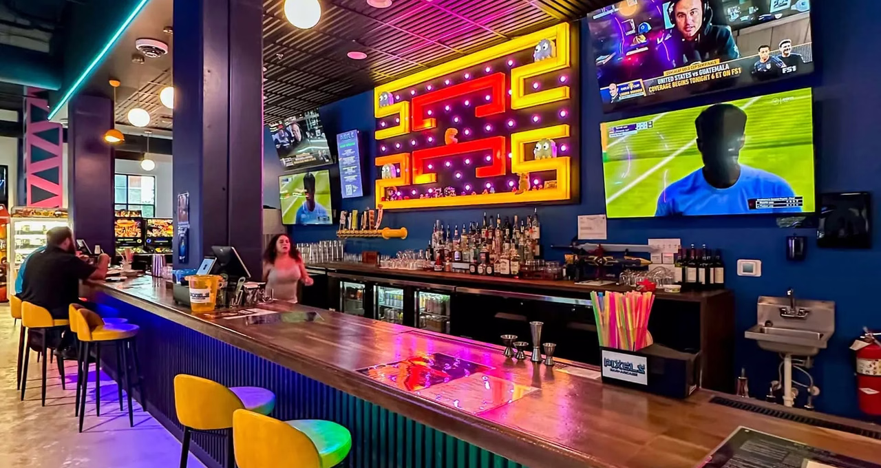 Pixels Bar + Arcade
