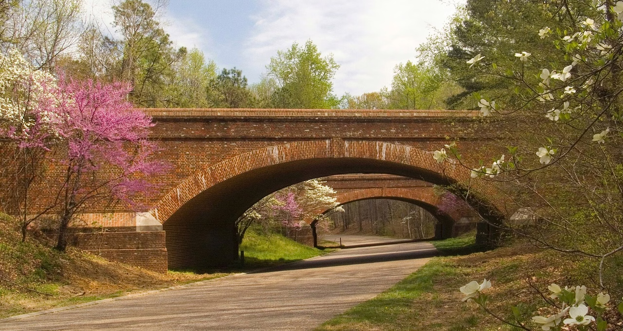Colonial Parkway
